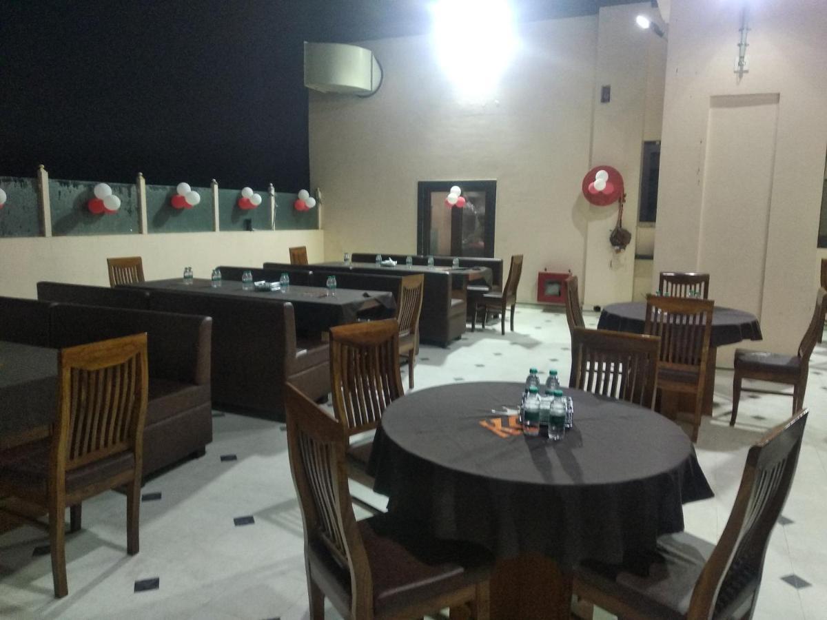 Hotel Kala Mandir Palace Биканер Екстериор снимка