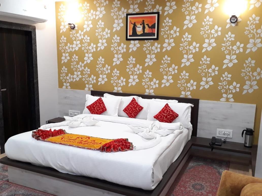 Hotel Kala Mandir Palace Биканер Екстериор снимка