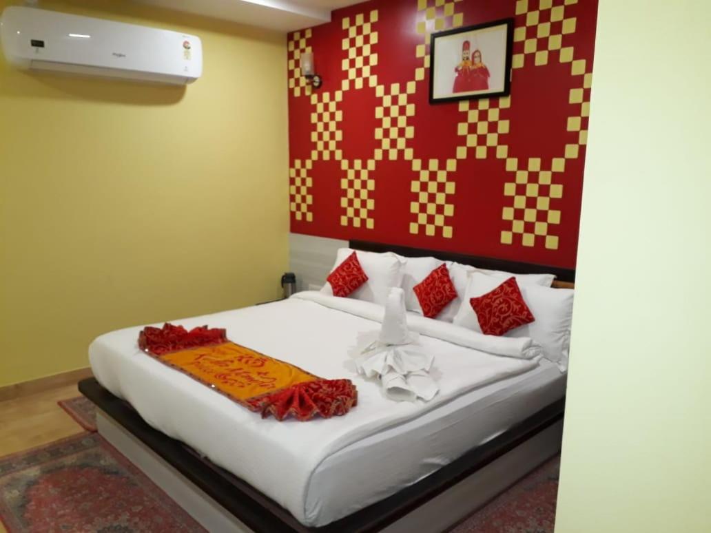 Hotel Kala Mandir Palace Биканер Екстериор снимка