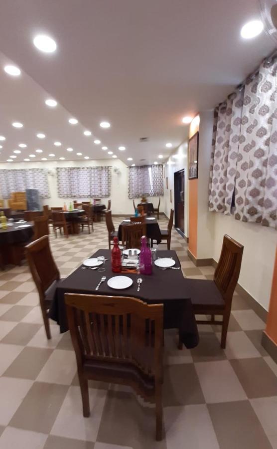 Hotel Kala Mandir Palace Биканер Екстериор снимка
